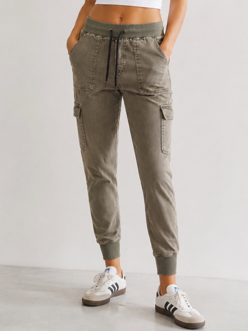 Aritzia Community Cargo Jogger with Ribbed Waistband Sz S